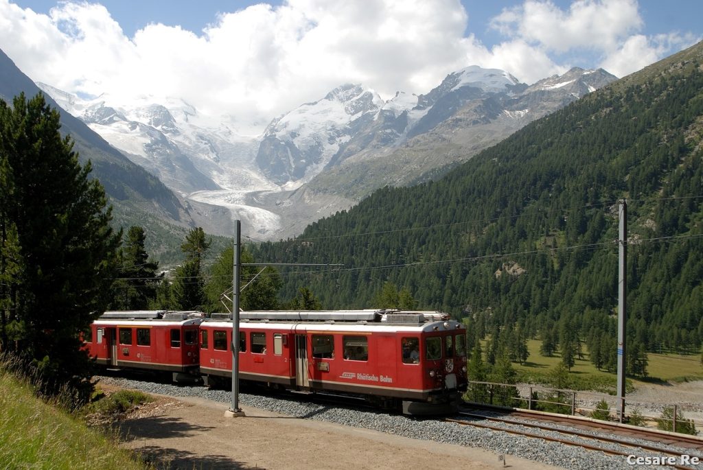 Il trenino del Bernina, possibile mezzo panoramico per raggiungere Pontresina. Foto Cesare Re