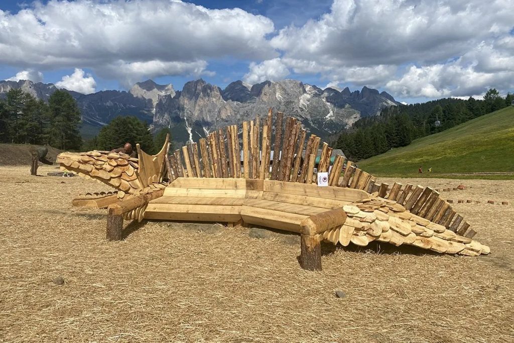 La panchina a forma di drago