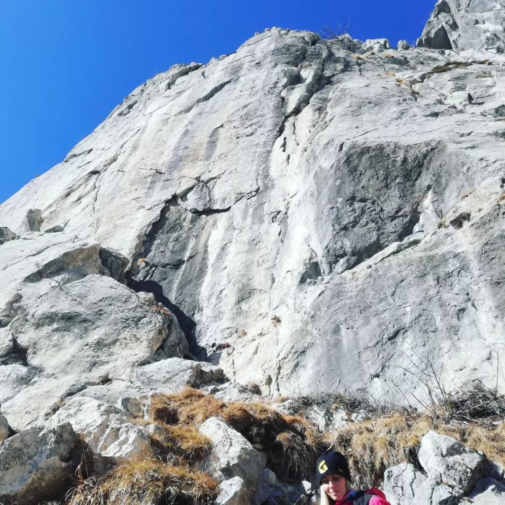La parete di arrampicata prima del crollo