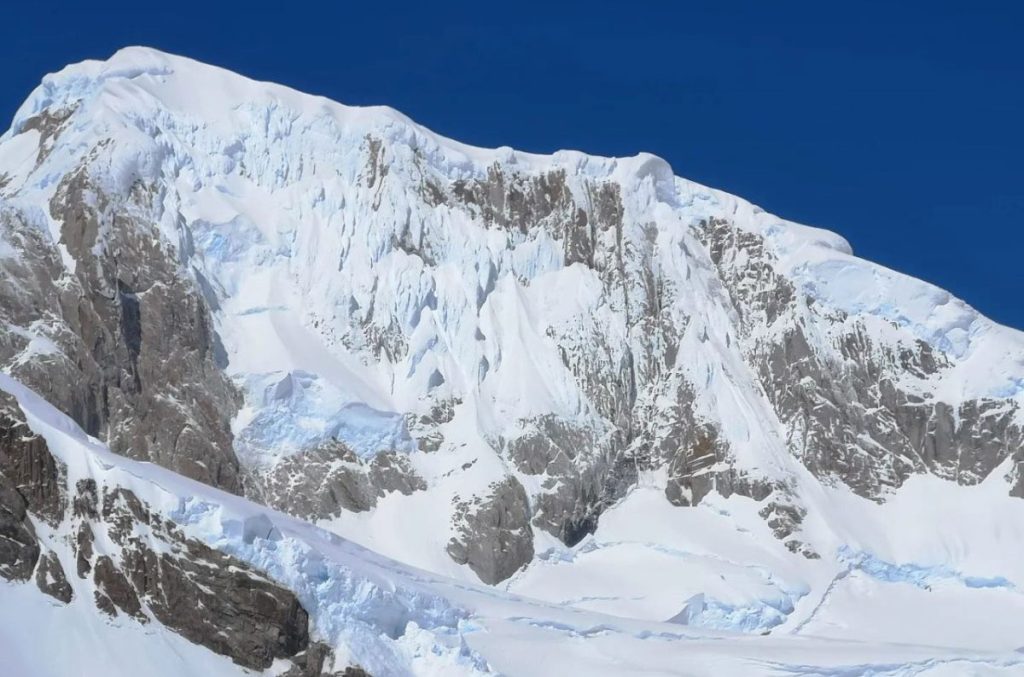 Il Cerro Pared Norte, nella Patagonia cilena. Foto Pedro Binfa