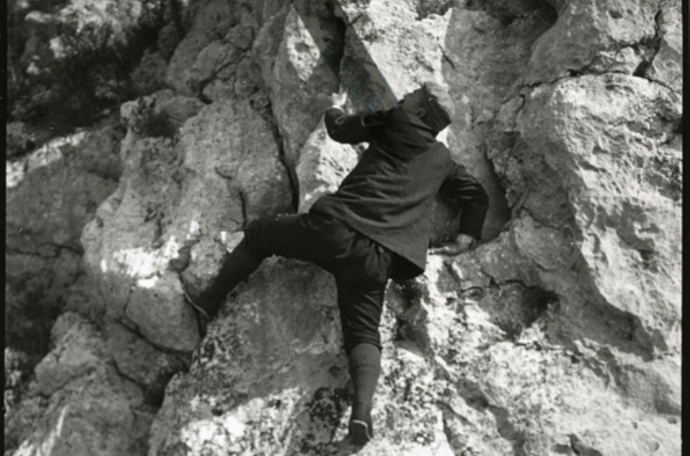 Napoleone Cozzi in arrampicata in Val Rosandra con la nipote Albina Tomasini. Foto Melania Lunazzi, cortesia SAG TS