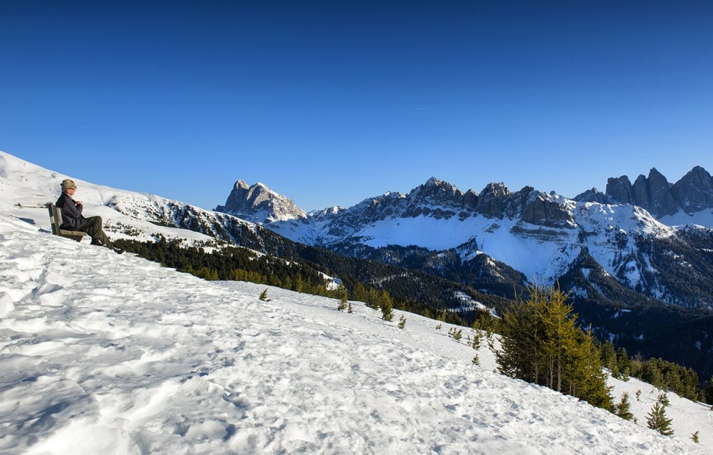 Pausa con vista sulle Odle e il Putia. Foto Roberto Carnevali