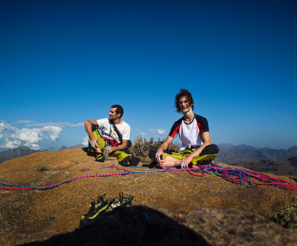 Pietro Dal Prà e Adam Ondra in cima al Tsaranoro. Madagascar, 2006. Foto Pietro Dal Prà
