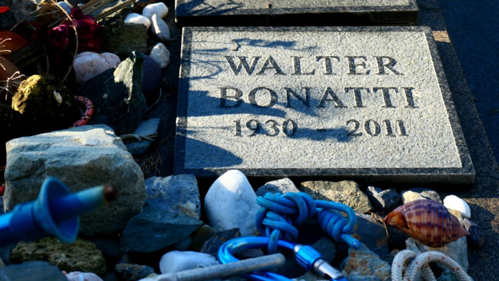 Portovenere, la tomba di Bonatti. Foto Stefano Ardito
