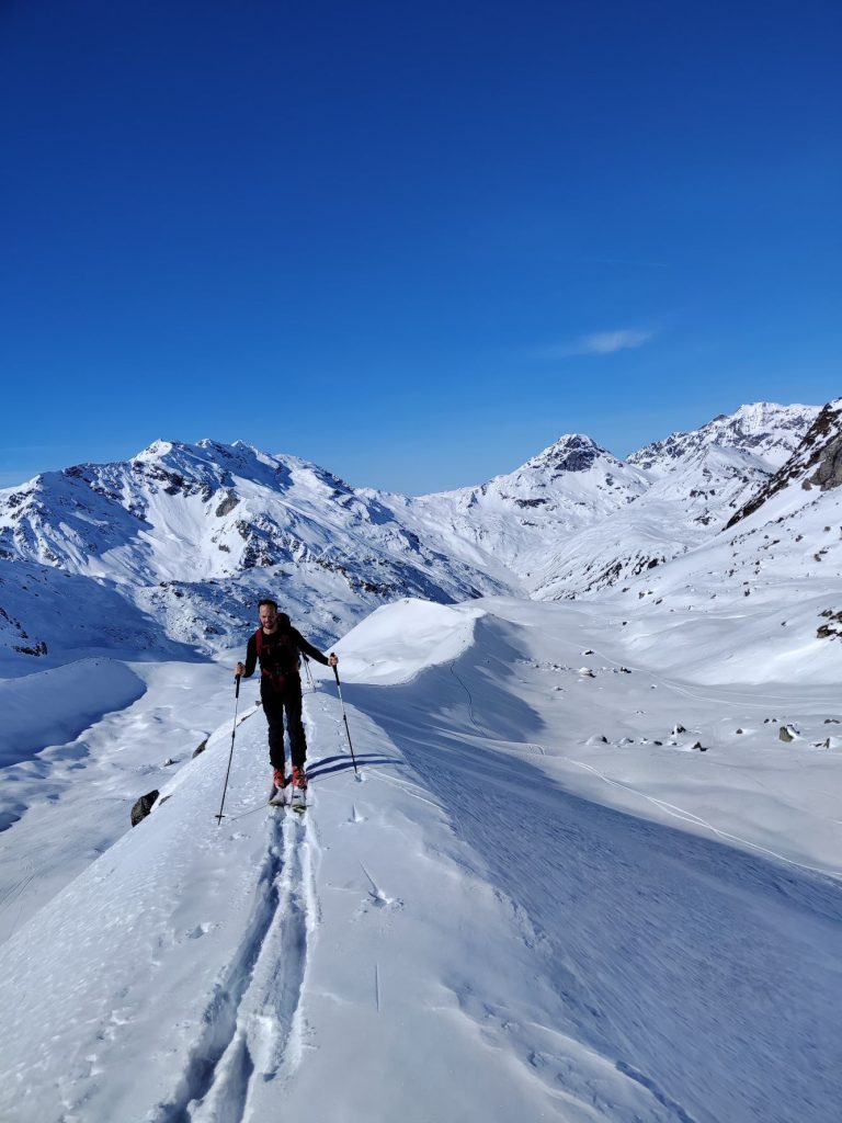Salendo verso il Sigaro. Foto Maurizio Torri