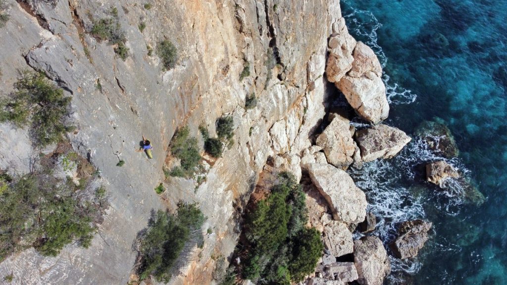 Scalando a Cala Fuili. Foto Maurizio Oviglia