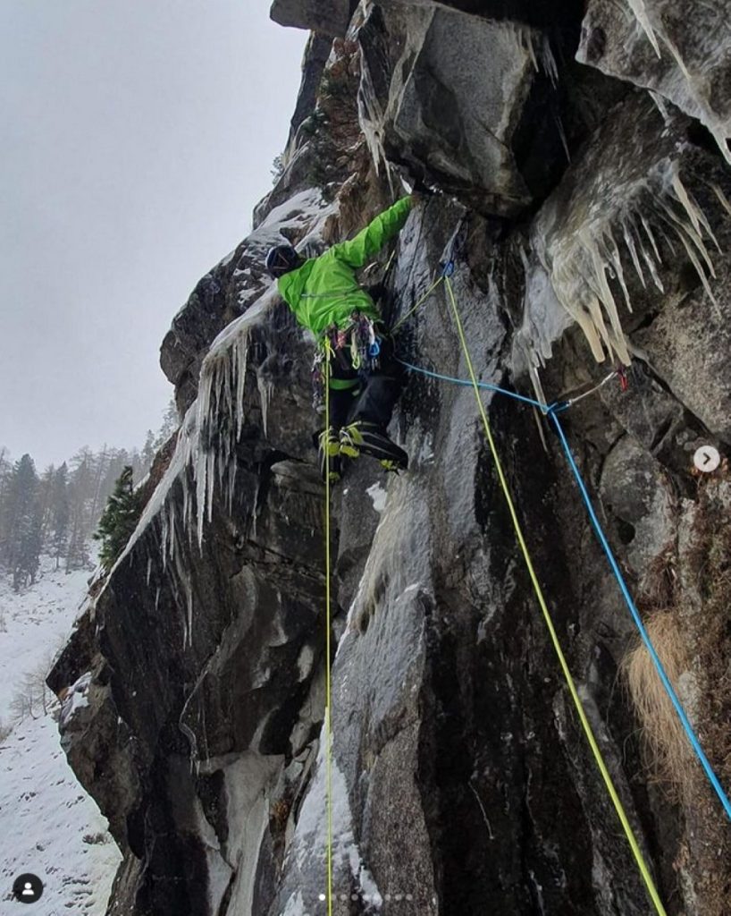 Un passaggio su Affogato. Foto IG simongietl_alpinist