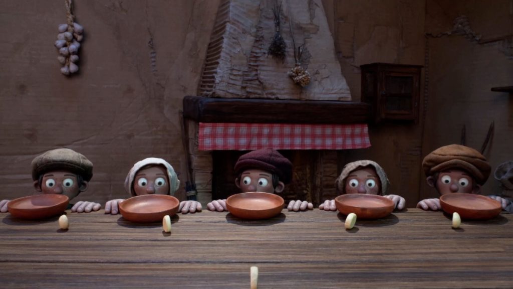 A tavola. Ma il piatto è vuoto.