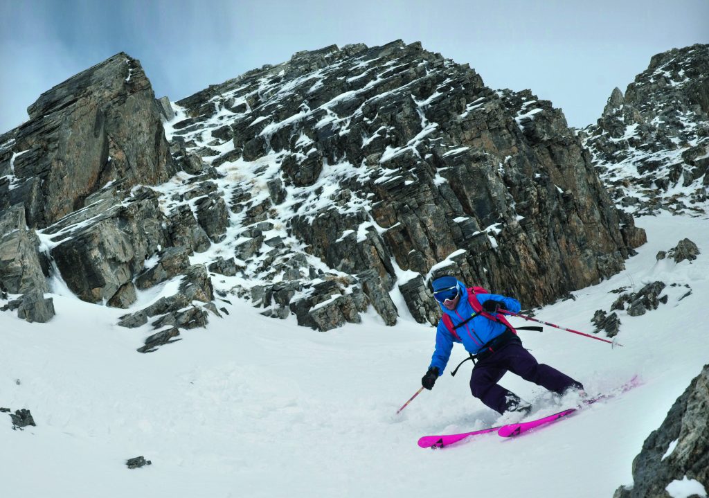 Discesa in un canale laterale della Valle Enchiausa. Foto Umberto Isman