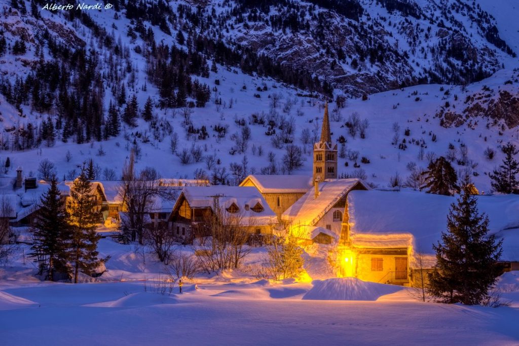 Il villaggio di Nevache, punto di partenza delle escursioni. Foto Alberto Nardi