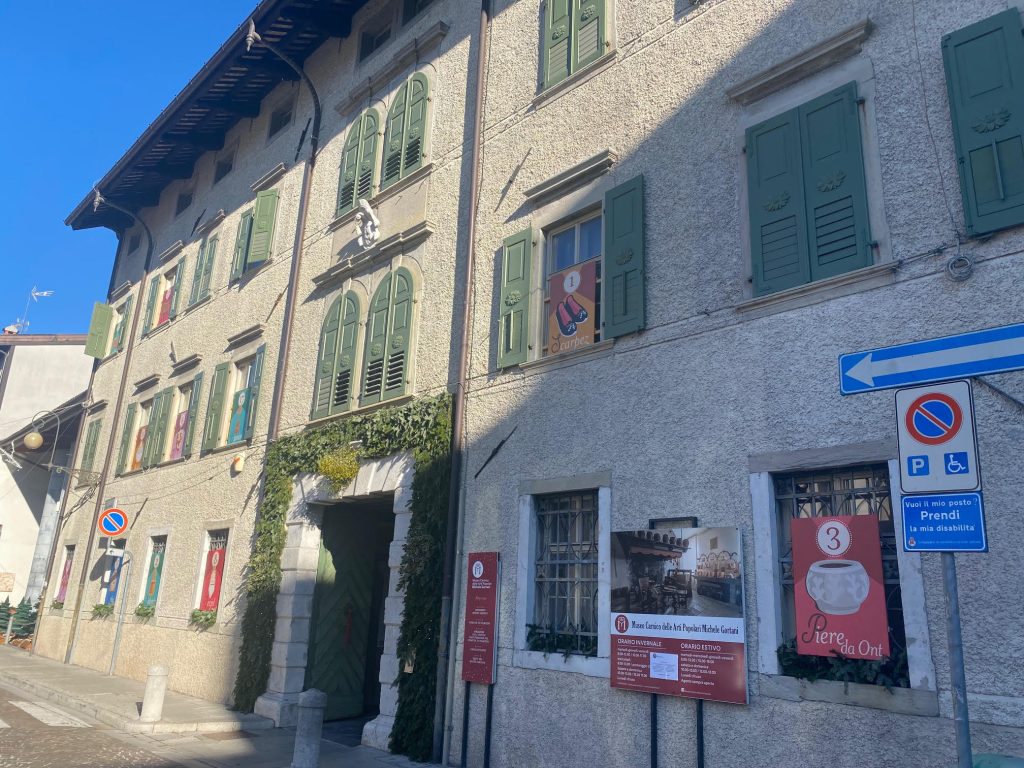 La facciata del Museo Gortani, foto Melania Lunazzi