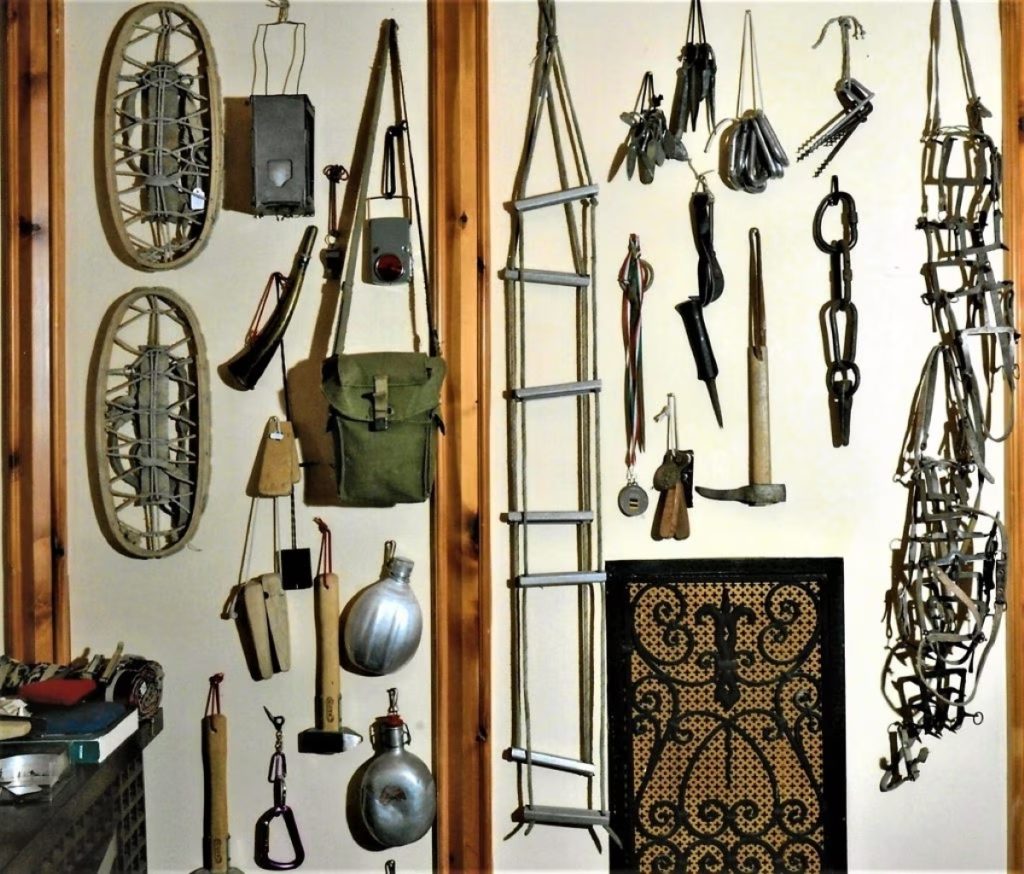 La tenda, la corda e la piccozza usate da Compagnoni al K2. Archivio Achille Compagnoni