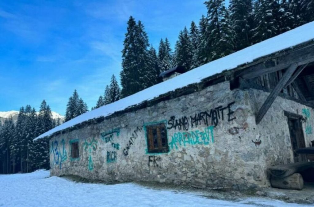 Malga Brenta Bassa vandalizzata