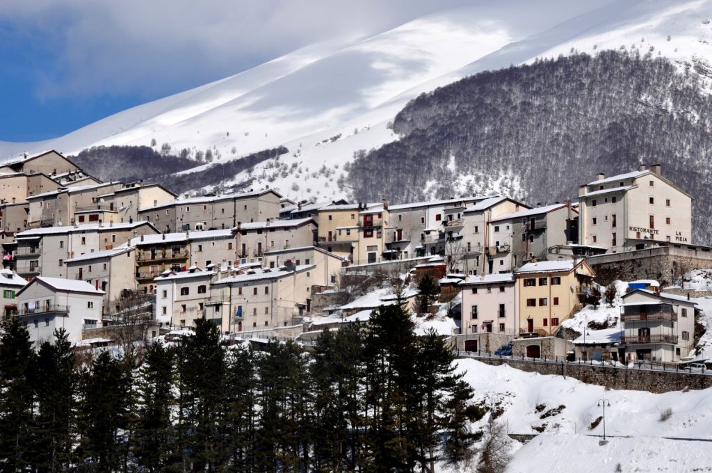 Opi, il borgo. Foto Stefano Ardito