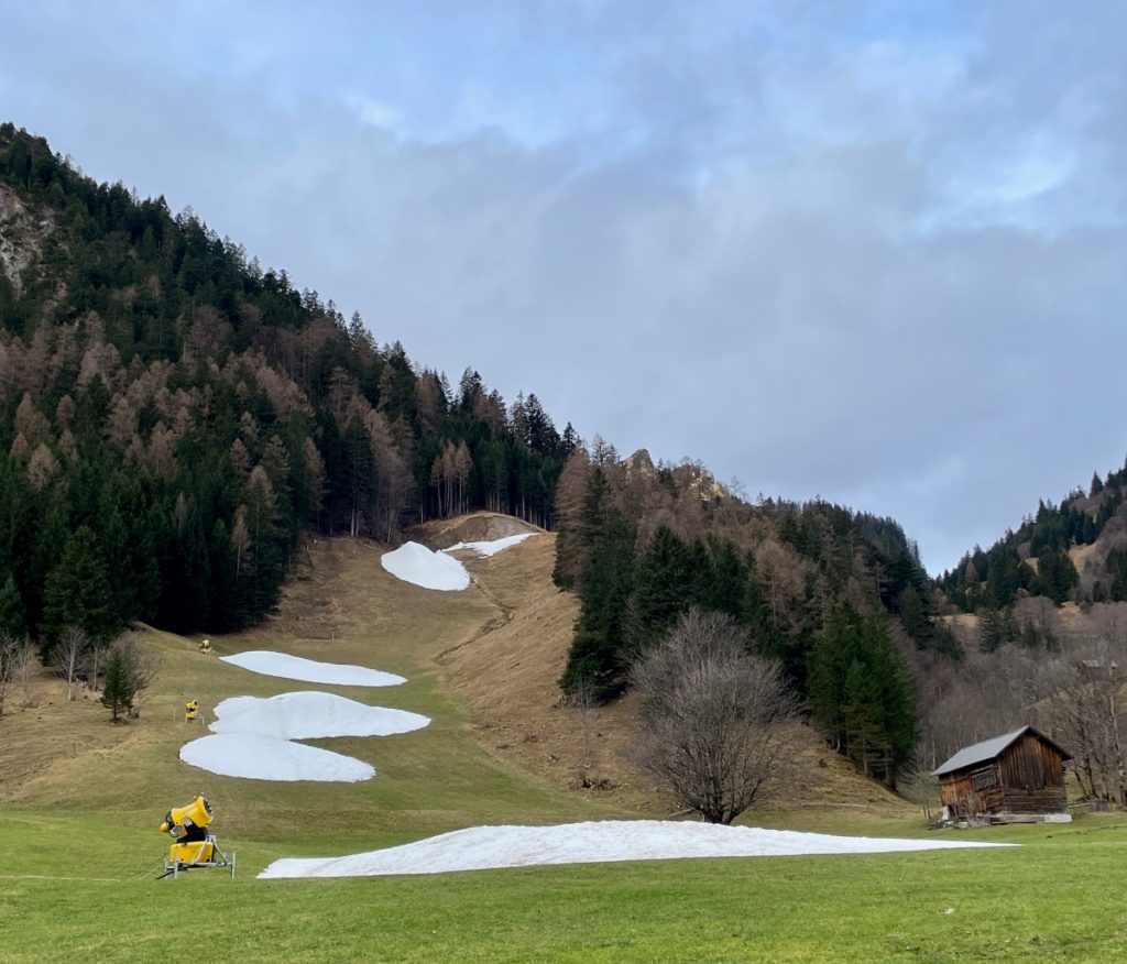 Produzione di neve in attesa di quella vera