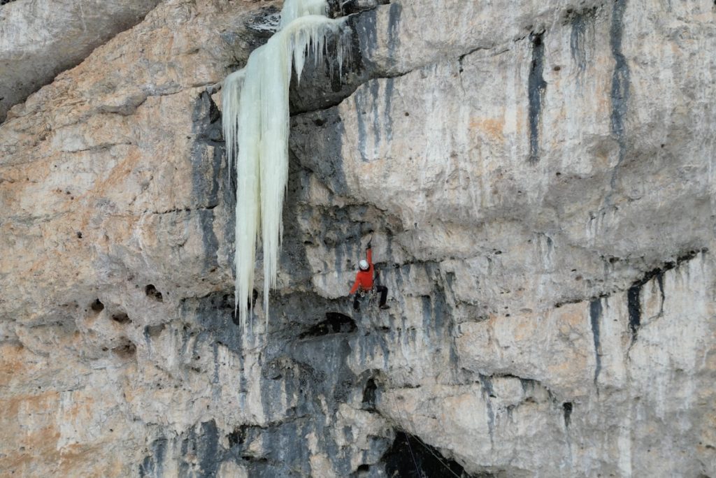 Santi sullo strapiombo del secondo tiro