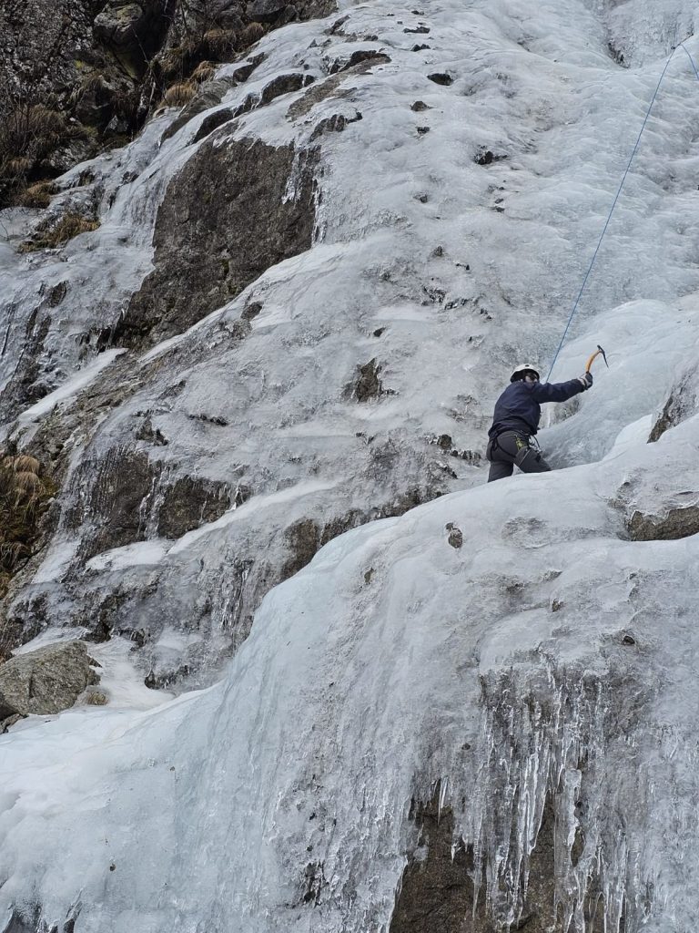 Su Lo Scudo, cascata non difficile della Val Paghera. Foto Renzo Zampatti