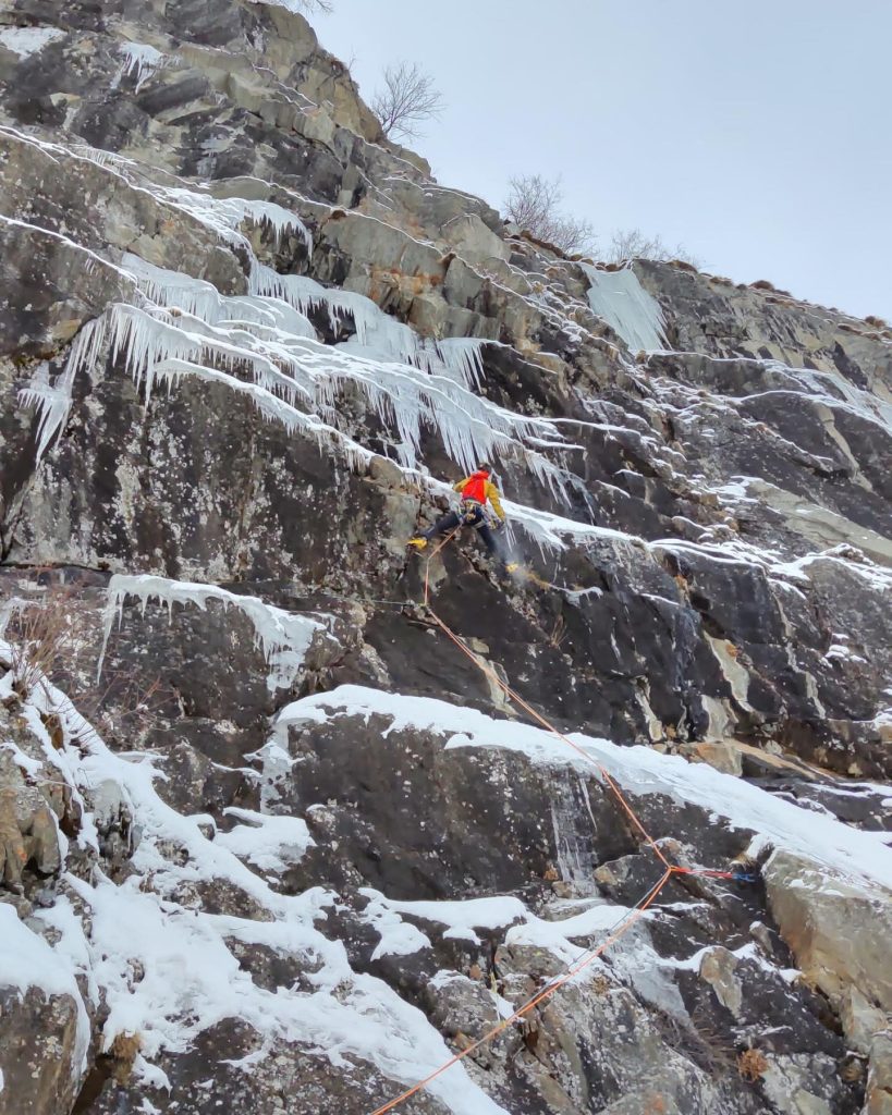 Sulla nuova via aperta in Valnontey. Foto Francois Cazzanelli
