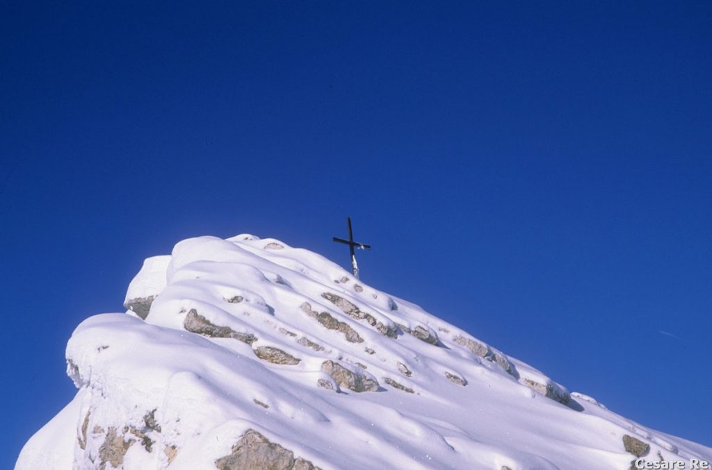 La croce di vetta della Cima della Rosetta. Foto Cesare Re