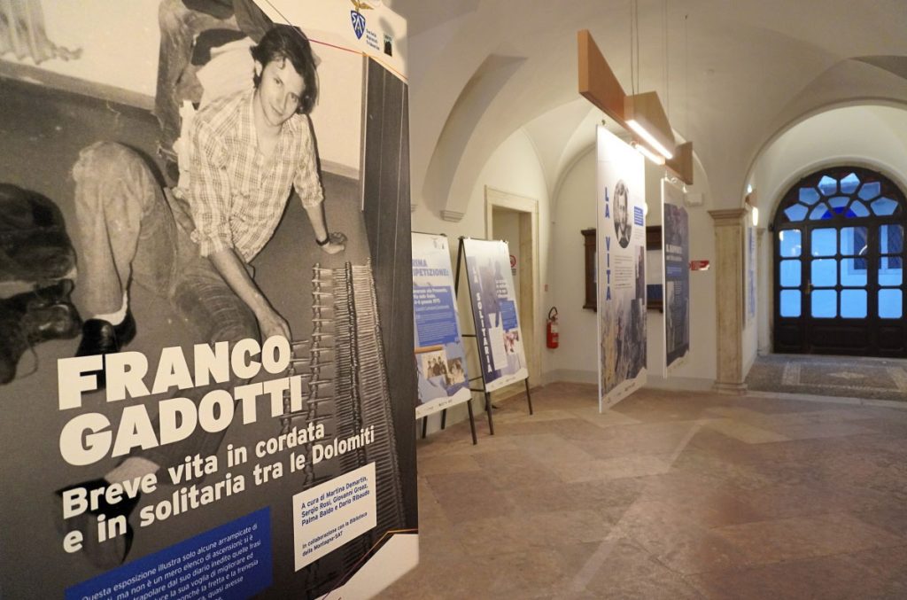 L'ingresso della mostra dedicata a Franco Gadotti. Foto Archivio Storico SAT - Biblioteca della montagna SAT
