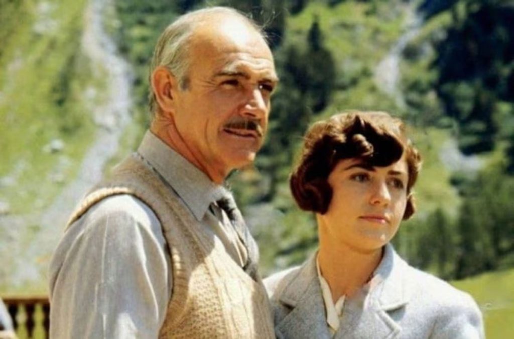 Sean Connery un una scena di Cinque giorni un'estate