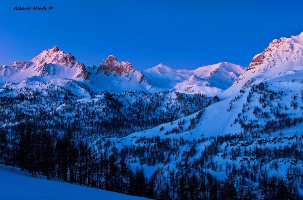 La vista dal Rifugio Ricou all'alba. Foto Alberto Nardi