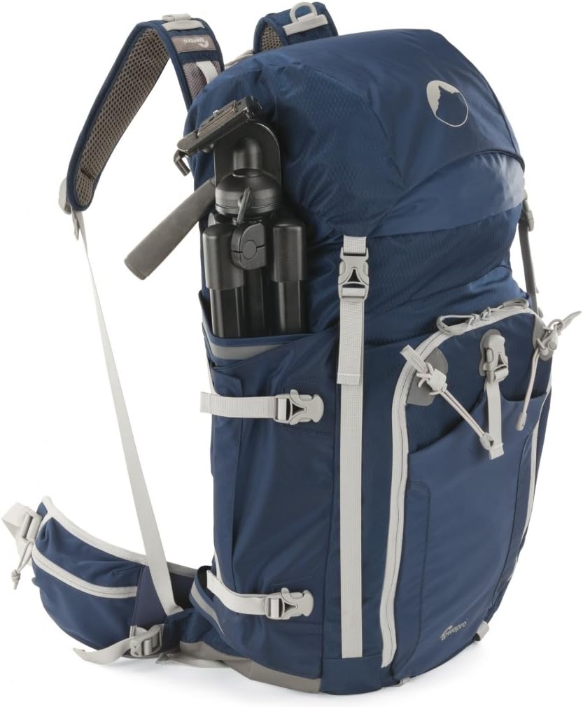 Zaino ibrido della Lowepro, con spazio per l’attrezzatura da montagna e per fotocamera e obiettivi. Questo modello non era niente male. Parlo al passato, perché non è più in produzione. Nella parte bassa trova posto una piccola borsa dedicata, estraibile. Gli spallacci, però, non erano proprio adeguati ad un trekking impegnativo. Interessanti anche quelli della F - Stop