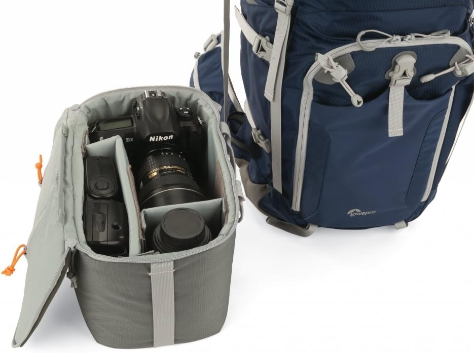 Il Lowepro, con la borsa estratta. Ci sono attualmente in produzione modelli simili a questo. La soluzione della borsa estraibile è una buona idea.