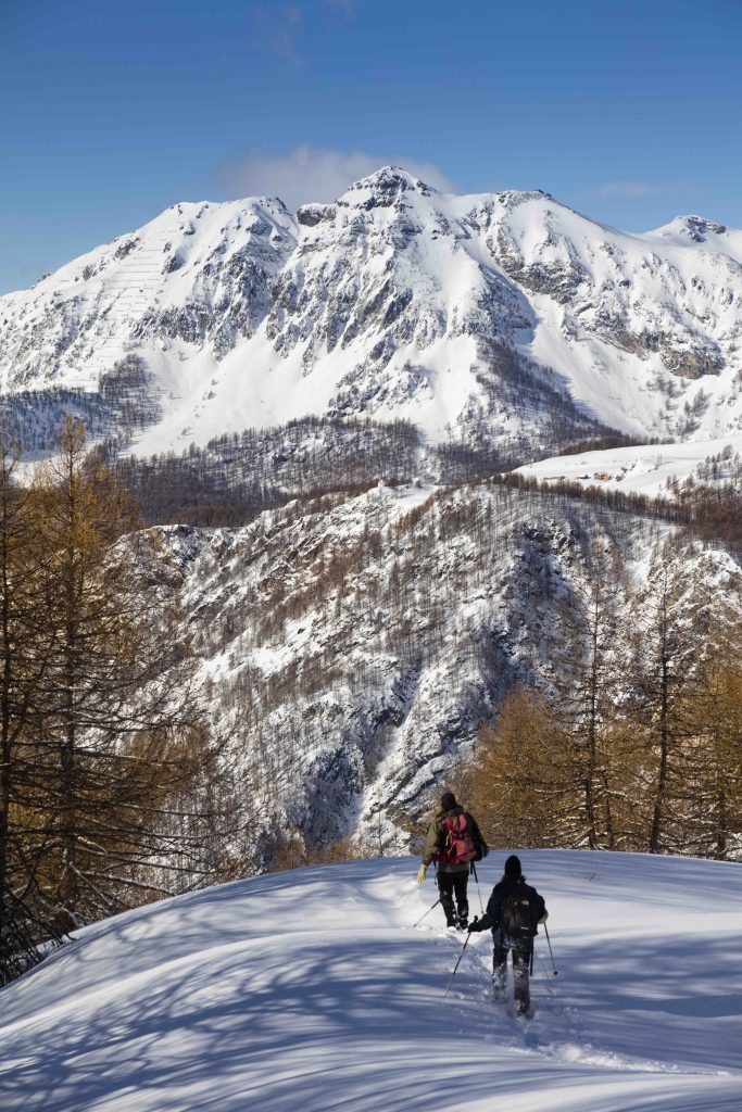 Con le ciaspole sopra Chamois andande verso Chaneil - Valle d