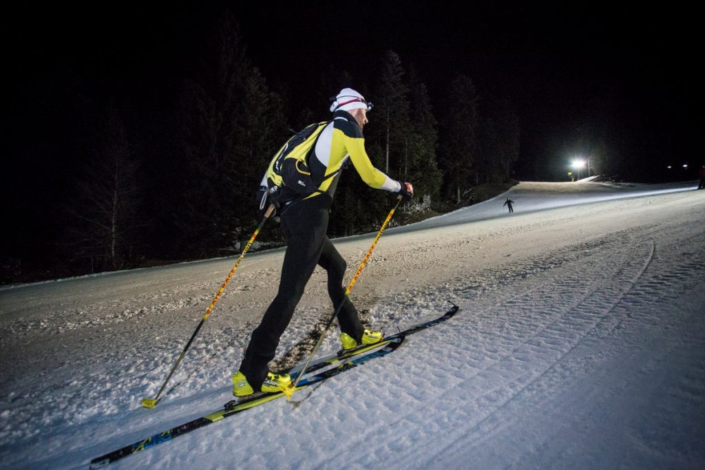Di notte sulle piste della Paganella. Foto Filippo Frizzera