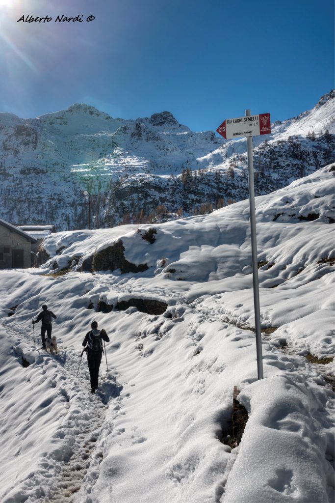 Escursionisti poco prima del Lago Marcio. Foto Alberto Nardi