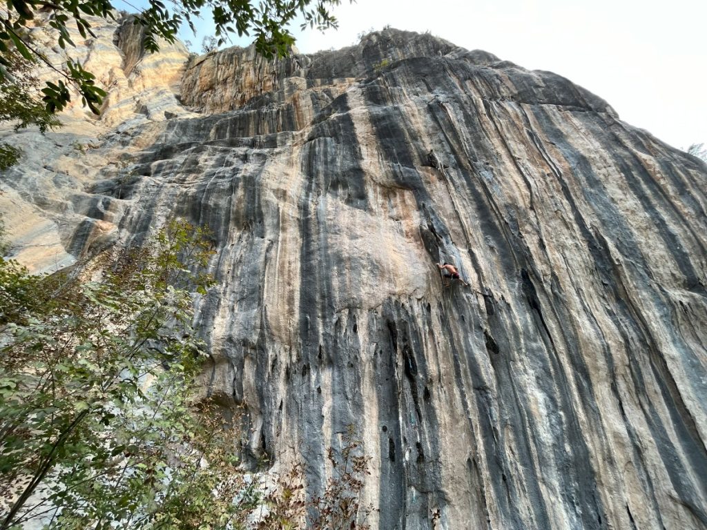 Grandi pareti e infinite possibilità di nuove aperture in Albania. Foto Enis Shehu