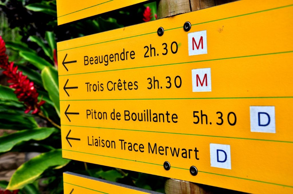 Guadalupa, cartelli dei sentieri. Foto Stefano Ardito