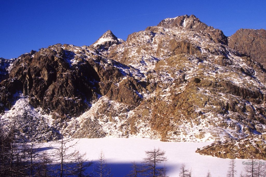 Il Lago Bianco, poco distante dal Rifugio Barbustel. Foto Cesare Re