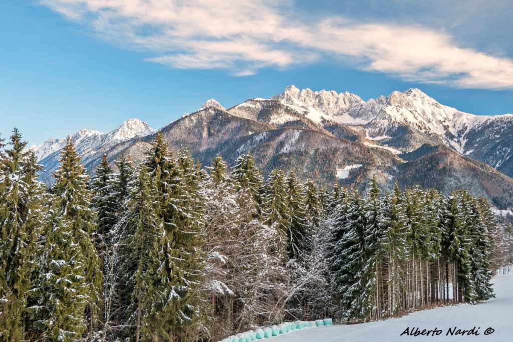 Il Pizzo Camino e la Corna di San Fermo. Foto Alberto Nardi