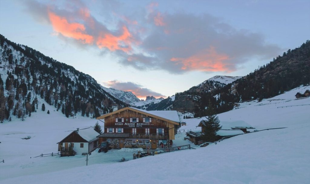 Il Rifugio Micheluzzi in Val Duron