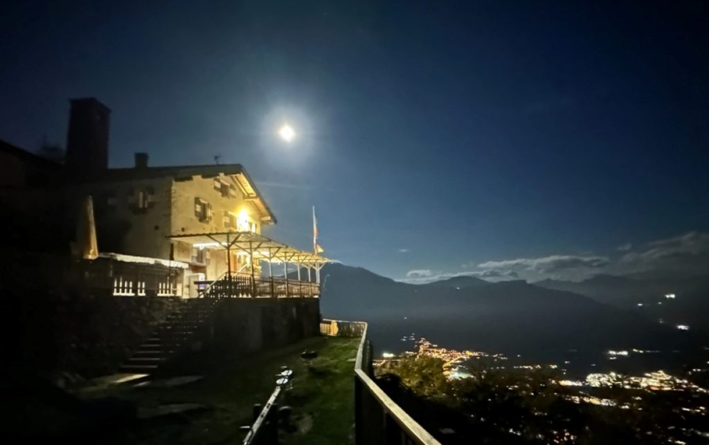 Il Rifugio San Pietro nelle Alpi di Ledro. Foto FB Rifugio San Pietro