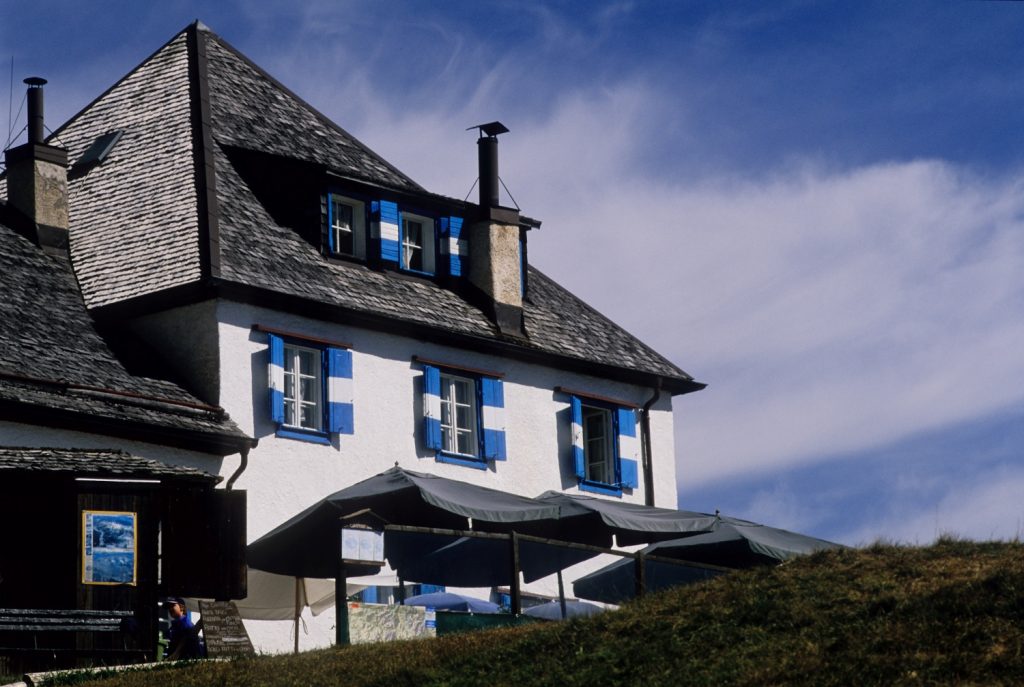 Il rifugio Ciampedie. Foto Stefano Ardito