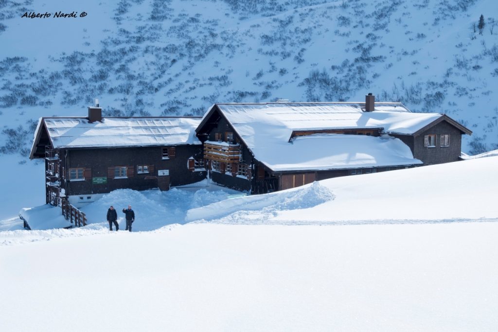 La Schwarzwasserhutte, meta di una piacevole ciaspolata. Foto Alberto Nardi