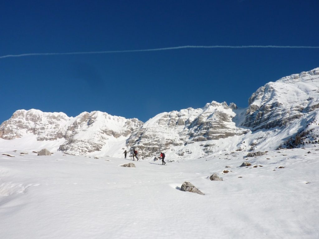 La vista dai Piani del Montasio. Da destra a sinistra Forca Lis Sieris, Forca Palone, Forca Distesi. Foto Melania Lunazzi