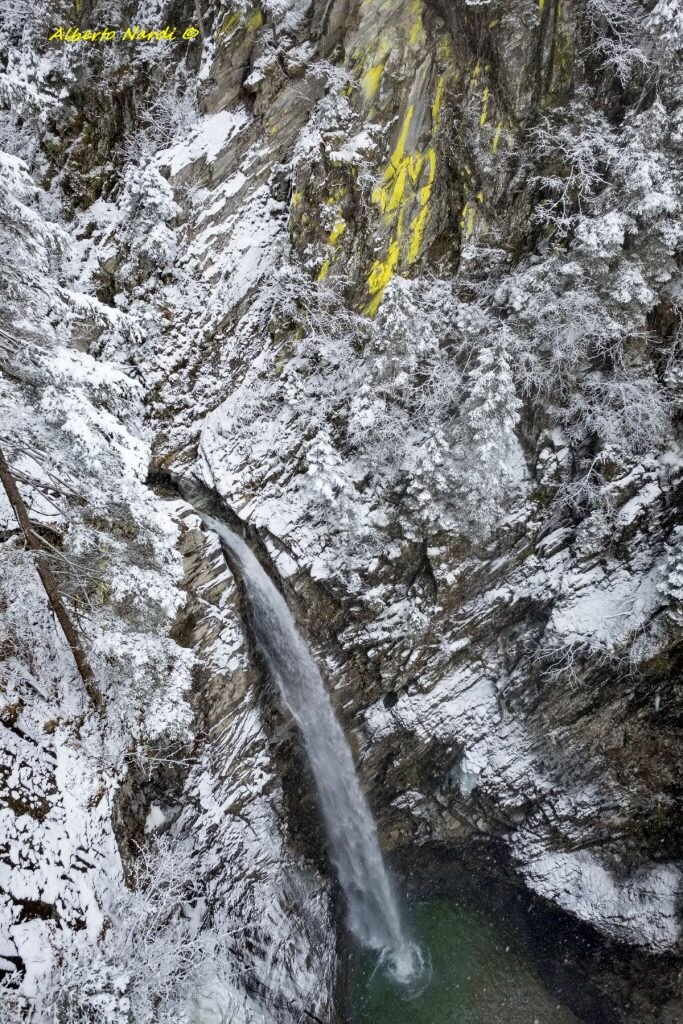 Le gole della Untersulzbachfall e le concrezioni gialle dovute al lichene Polvere di zolfo. Foto Alberto Nardi