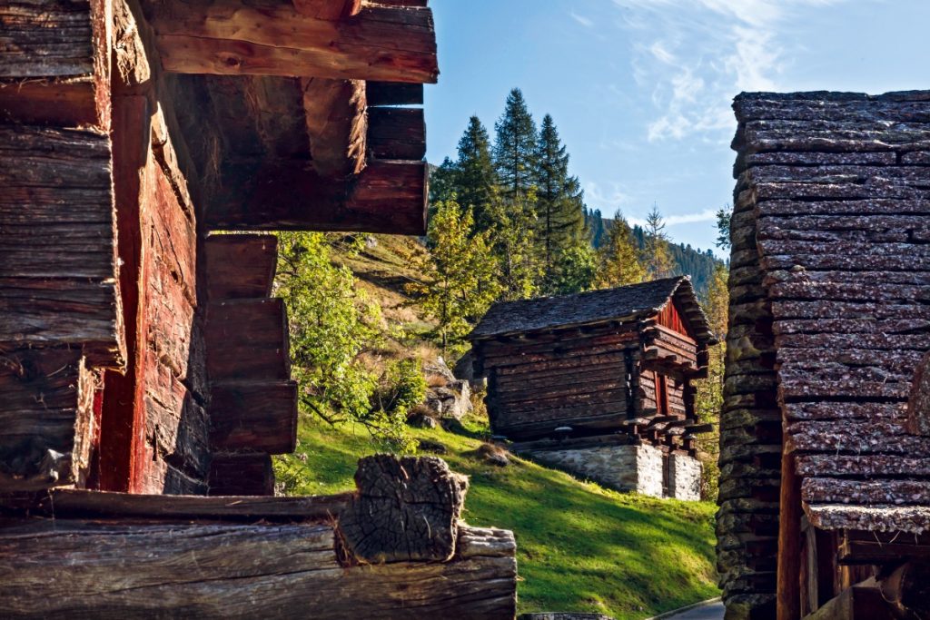 Le torbe, costruzioni in legno dei Walser a Bosco Gurin Foto Bruno Zanzottera Parallelozero