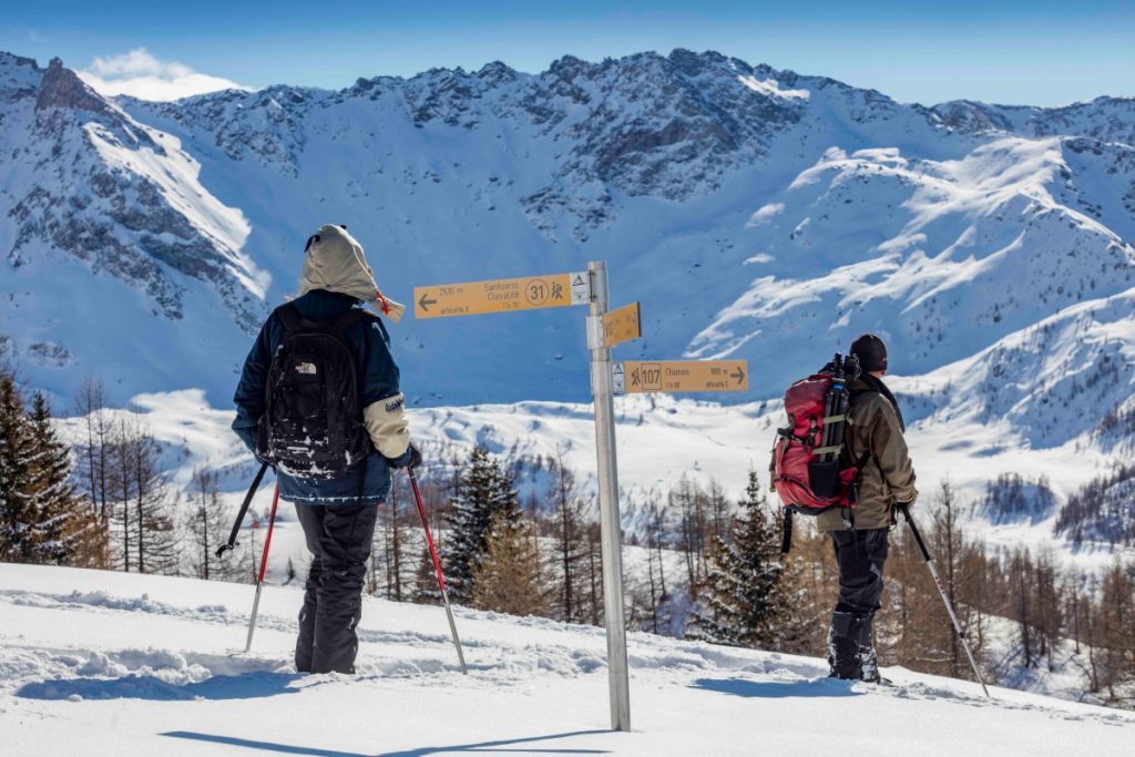 Molte escursioni sulle neve seguono i sentieri estivi