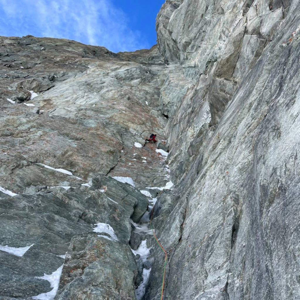 Nel grande diedro. Foto FB Grivel