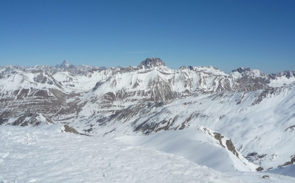 Oronaye, a destra, e Aiguille de Chambeyron. Foto Lorenzo Volpe