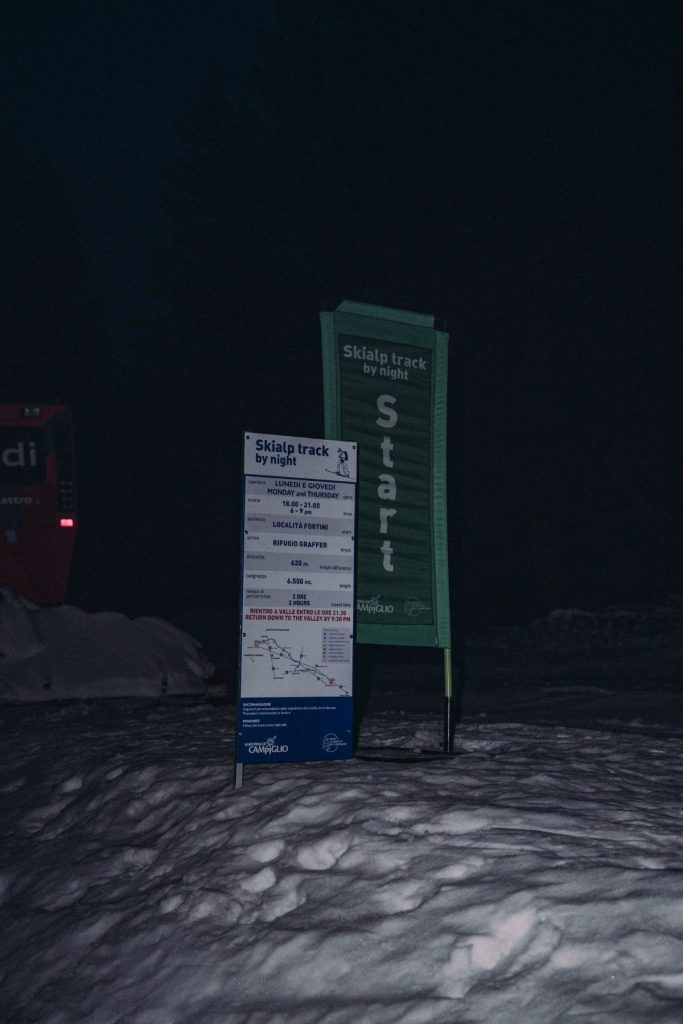 Partenza per le escursioni serali verso il rifugio Graffer. Foto APT Campigliodolomiti - Busacca Marco