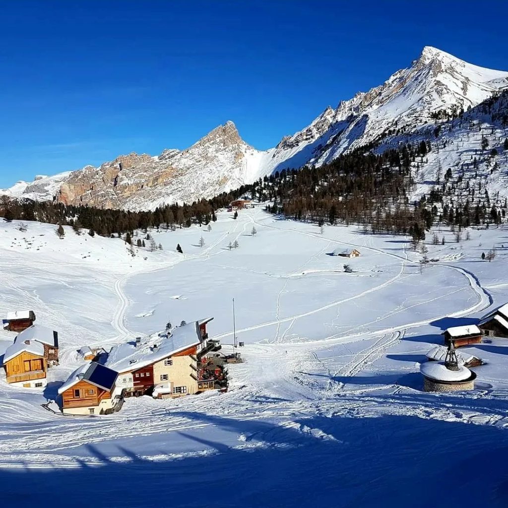 Rifugio Lavarella, sopra San Vigilio di Marebbbe