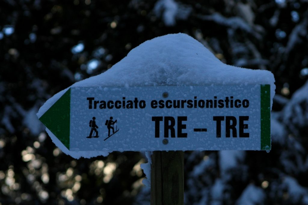 Segnaletica alla Paganella. Foto Filippo Frizzera