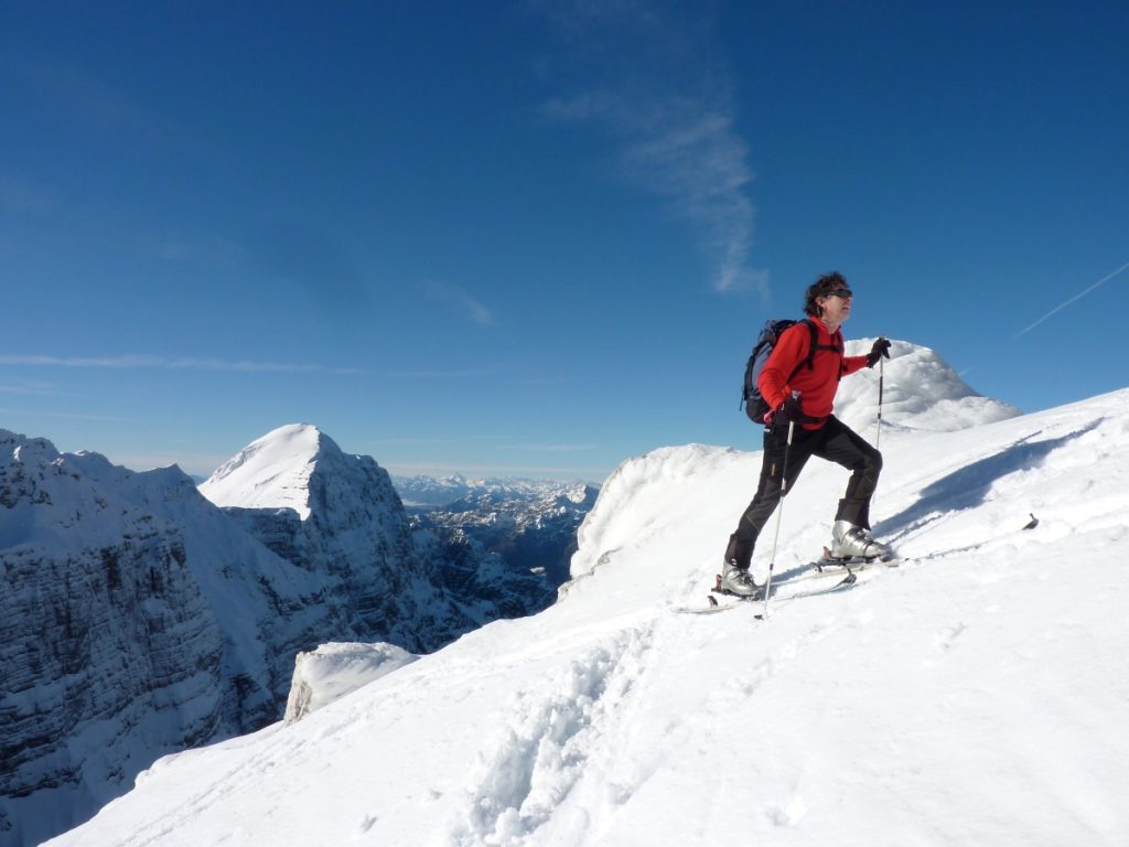 Ultimi metri prima del Curtissons, sullo sfondo il Monte Cimone. Foto Melania Lunazzi