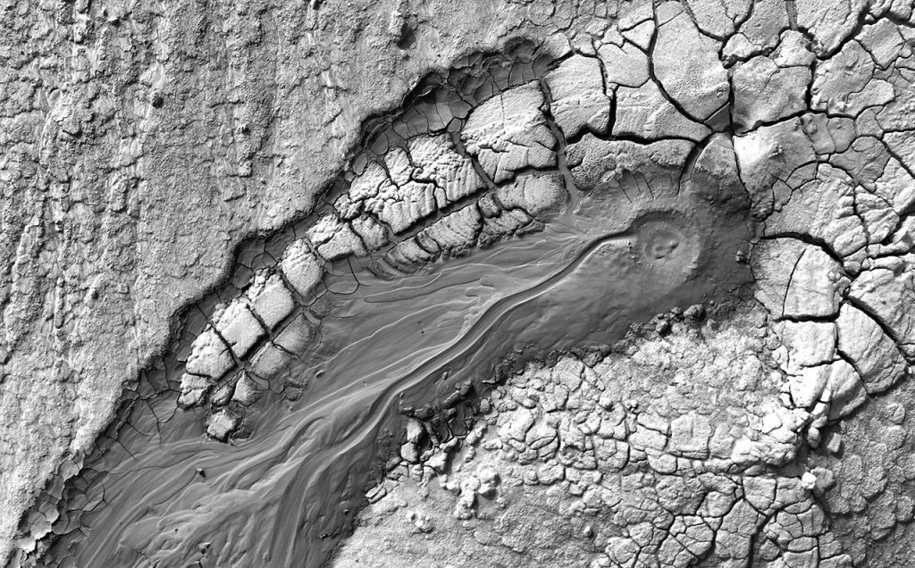 Un cono vulcanico ripreso dal drone. Foto Roberto Carnevali